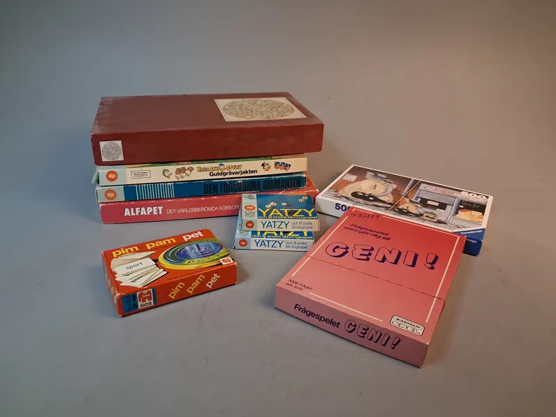 Diverse sällskapsspel, spel, pussel.