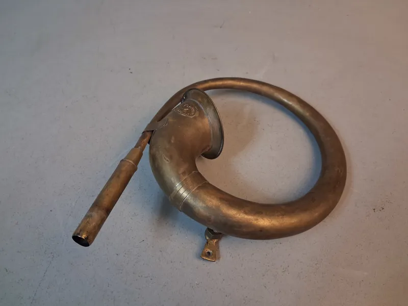 Signalhorn. Mässing, Made in Pakistan.