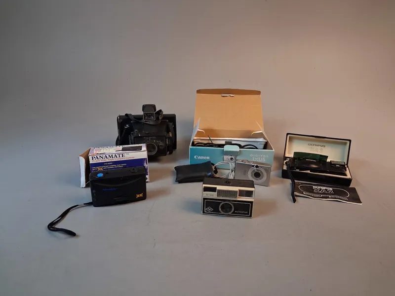 Diverse kameror. Bl.a Canon, Agfa, Olympus m.m.