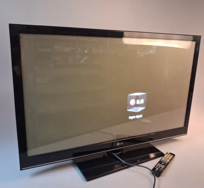 LG. Äldre TV, 42 Tum.