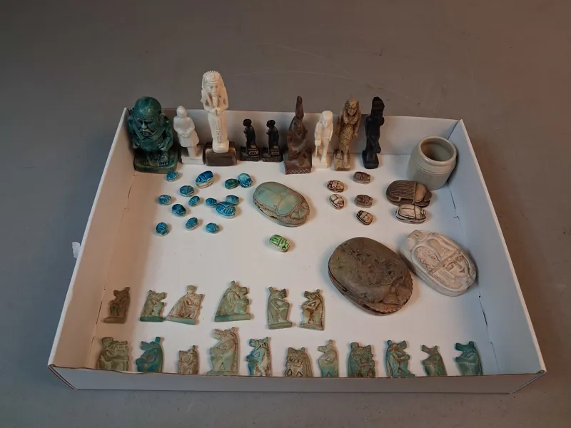 Diverse. Bl.a Egyptiska föremål.