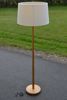Golvlampa. Teak, 1900-talet.