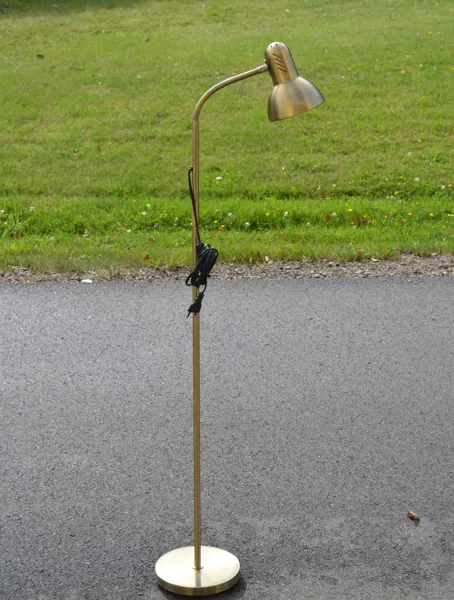 Golv/läslampa. Samtida.