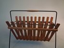 Tidningsställ. Teak & metall, 1950-talet, Troligtvis Dansk design.