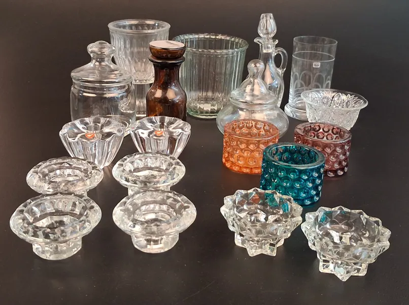 Diverse glasföremål. Bl.a Orrefors, Boda m.m.