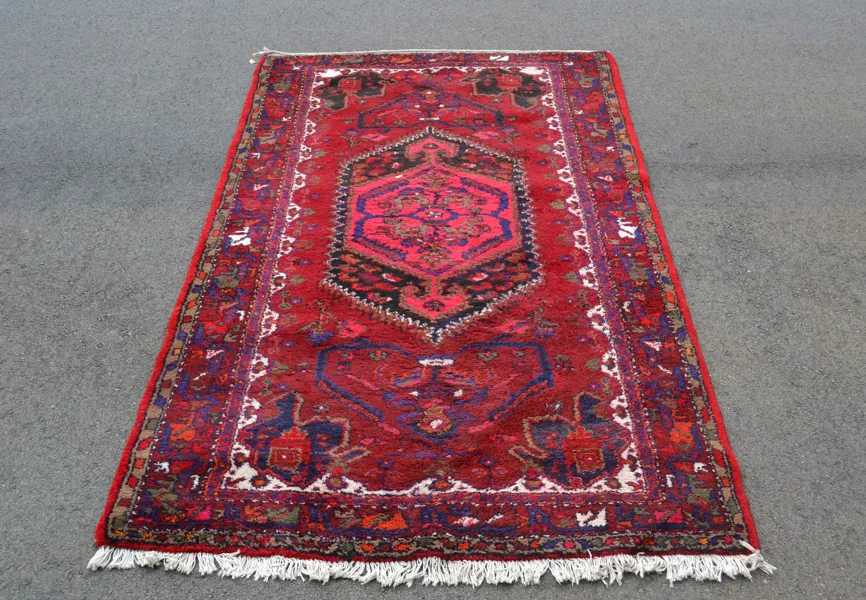 Orientalisk matta. Handknuten.