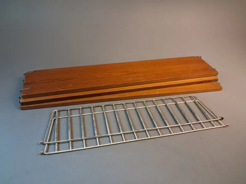 3 Hyllplan & 2 gavlar "Stringmodell".