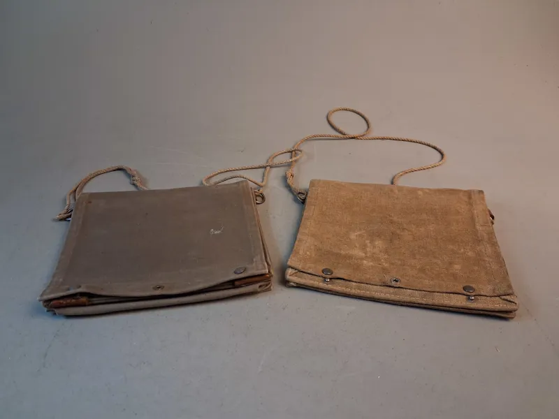 2 Kartväskor, Militära, Trekronor stämpel, försvaret.