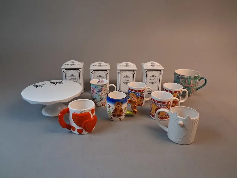 Diverse porslin Bl.a fat från H&M, Nalle Phu "Winnie the pooh", m.m.