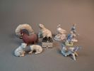 Diverse figuriner. Bl.a Miniatyr av Laholms rådhus, Ahla.