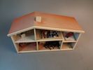 Dockhus Lundby med diverse tillbehör.