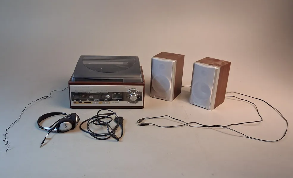 Radio/skivspelare system.