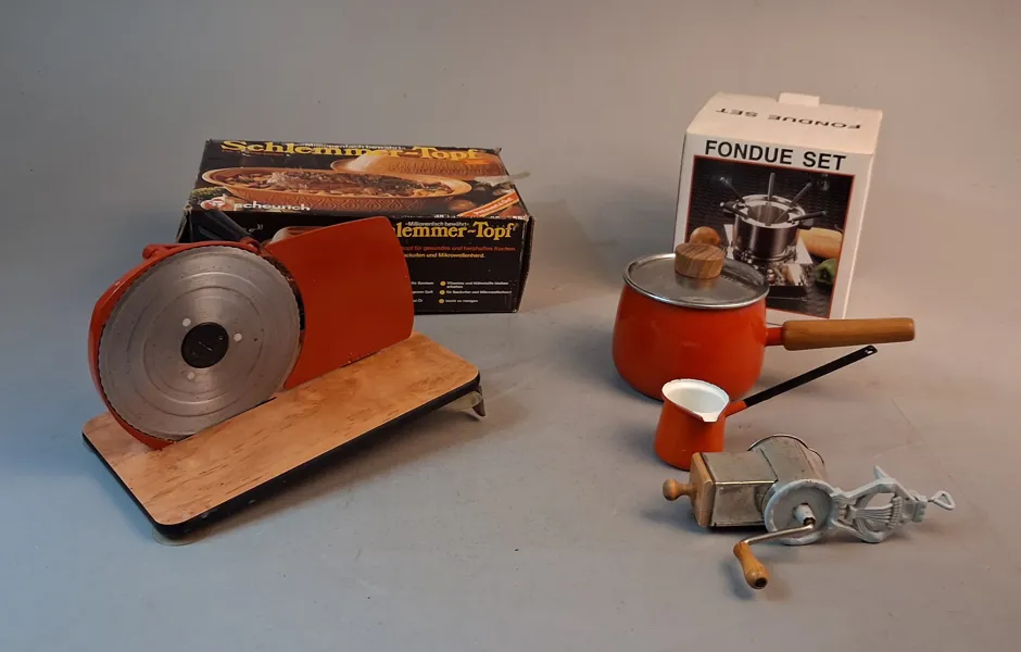 Skärmaskin, Fondue set, lerkruka.