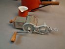 Skärmaskin, Fondue set, lerkruka.