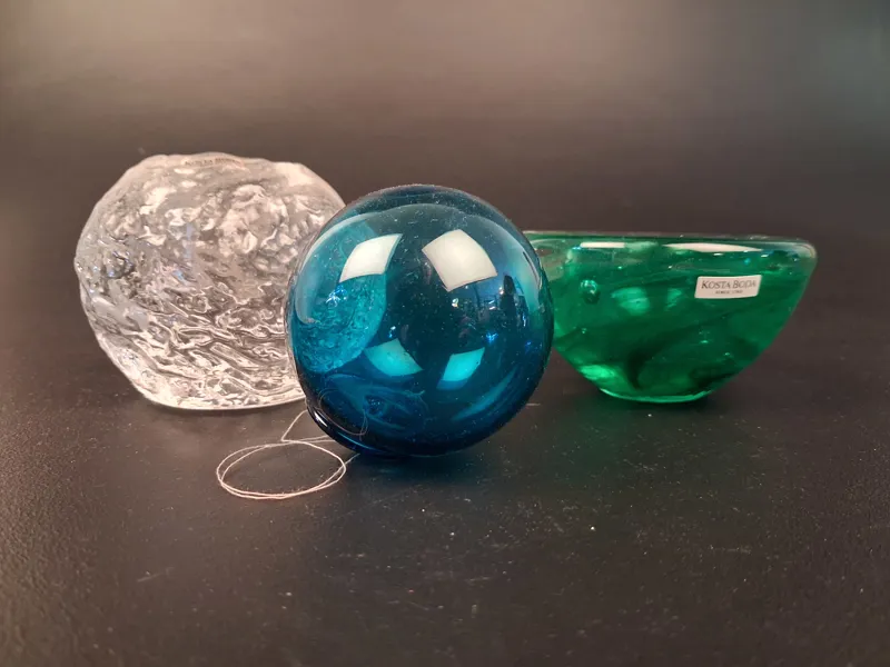 Glaskula Holmegaard, ljuslyktor "snöboll" Ann Wärff & "Atoll" Anna Ehrner Kosta Boda.