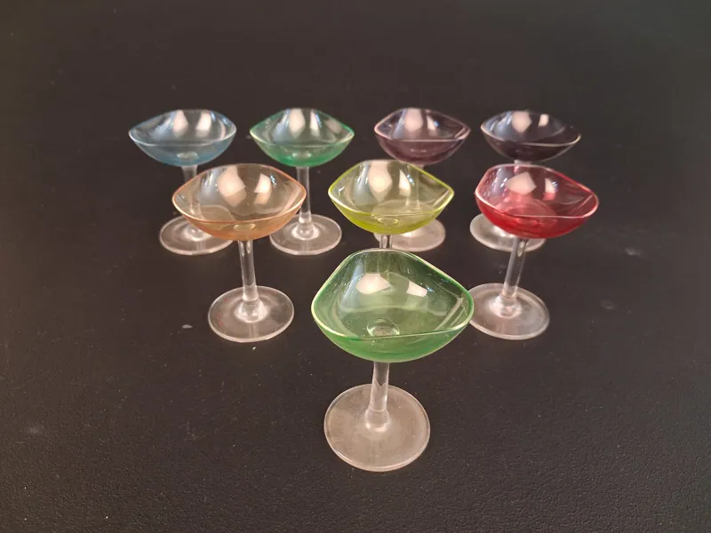 8 Likörglas, Färgade.