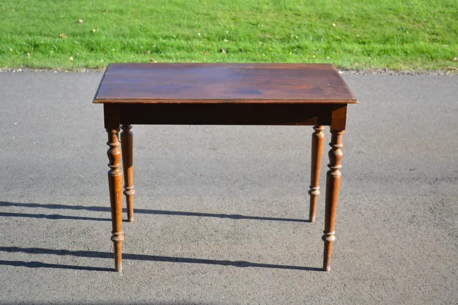 Sidobord. Nyrenässans, 1800/1900-talet.