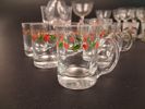 Diverse glas. Bl.a 2 snapsglas Rustika, Göran Wärff, 3 glöggmuggar tomte.