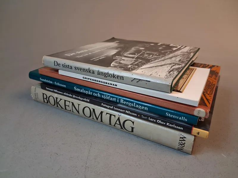 Diverse tågböcker m.m. Bl.a De sista svenska ångloken.