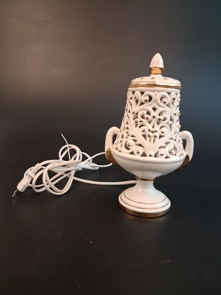 Bordslampa med lock, Italien, belysning. Decorato Amano.