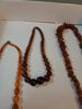 3 Halsband. Möjligtvis bärnsten.