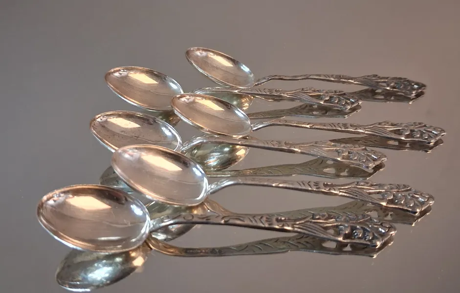 6 Moccaskedar. "Liljekonvalj", silver, 56,2gram, Mattsson & Olsson AB, Malmö.