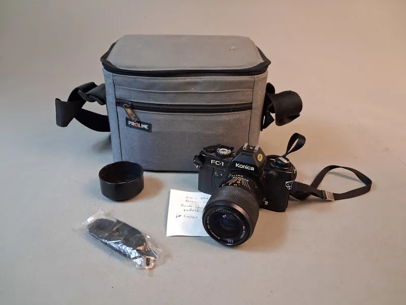 Analog kamera. Konica. FC 1 med väska Proline.