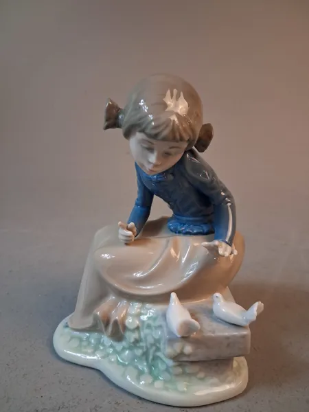 Figurin. Nao by Lladro.