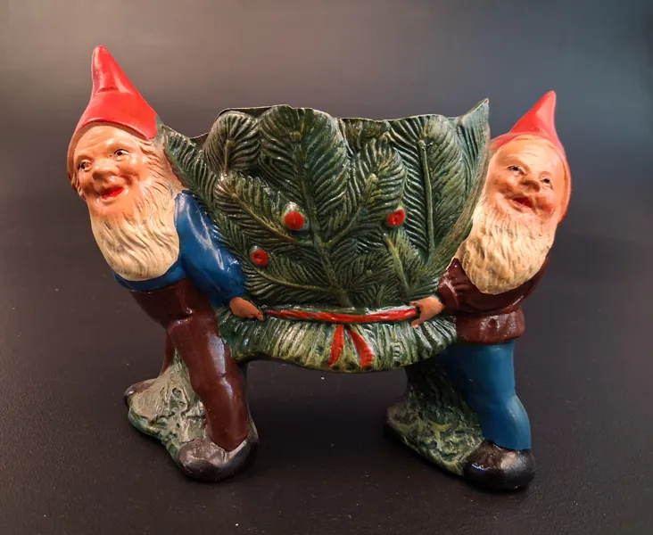 Figurin, ytterfoder, tomtar terrakotta. 1900 talet. Gräfenroda.
