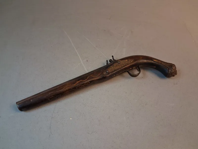 Flintlåspistol. Orientalisk modell 1800/1900 tal.