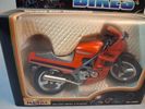 Modellmotorcykel i skala 1/18 av märket Kawasaki Motormax Heavy Bikes. Med originalkartong.