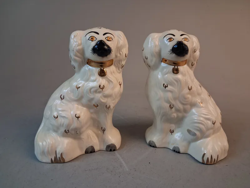 2 Hemvändarhundar. Beswick, England.