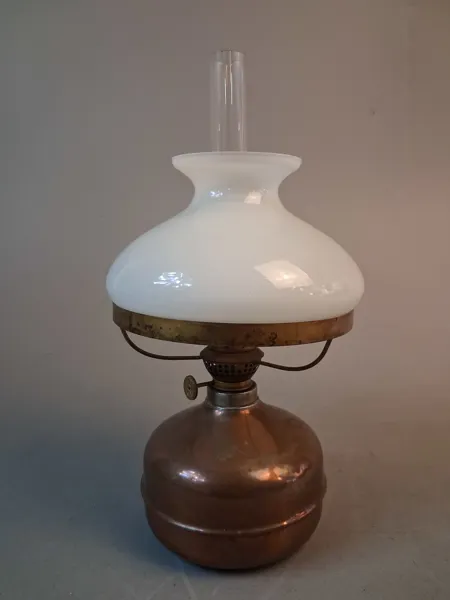Fotogenlampa, glas & koppar.