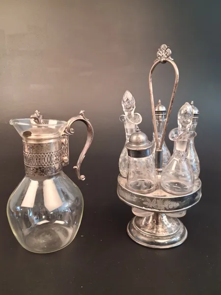 Bordssurtout & kanna, Nysilver.