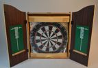 Dartset i skåp. Oanvänt.
