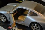 Modellbil. Porsche 911, "Carrera (1993)", skala 1:18, Burago.