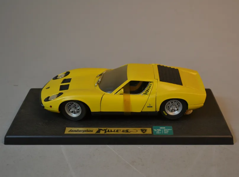 Modellbil. Lamborghini, "Miura", skala 1:18.