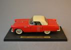 Modellbil. Ford Thunderbird (1955), skala 1:18.