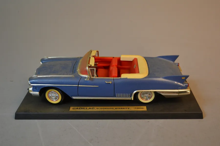 Modellbil. Cadillac, "Eldorado Biarritz (1958)", skala 1:18.