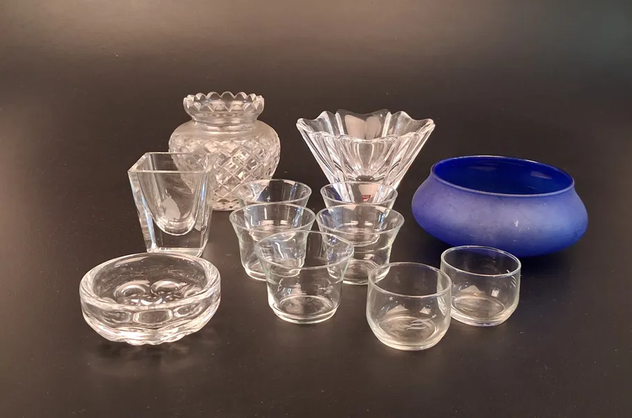 Diverse glasföremål. Bl.a Orrefors, Kosta m.m.