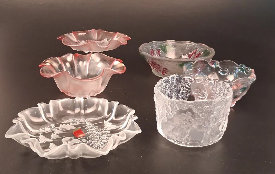 Diverse skålar. Bl.a Walther glas, Kosta Boda m.m.