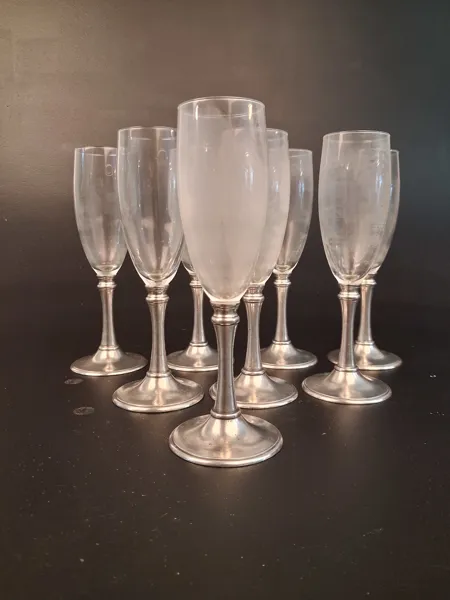 8 Champagneglas. "Cosi Tabellini 95". Pewter, Italien. Tenn & glas.