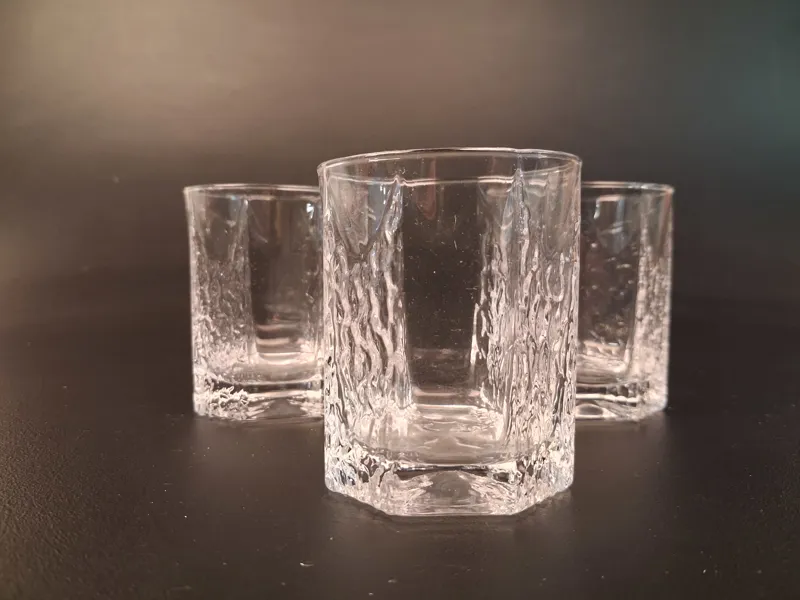 TIMO SARPANEVA. 3 Whiskyglas, "Kalinka". iittala.