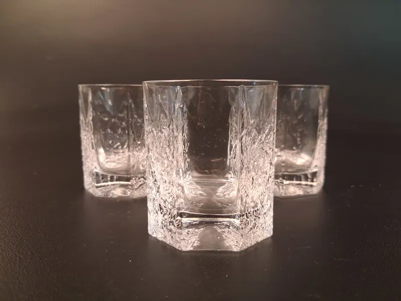 TIMO SARPANEVA. 3 Likörglas, "Kalinka". iittala.