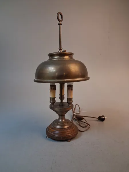 Bordslampa, mässing & trä, 1900-talet.