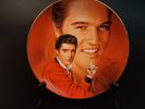 Skulptur. Elvis, gips, samlartallrik Elvis Presley & en paket servetter.