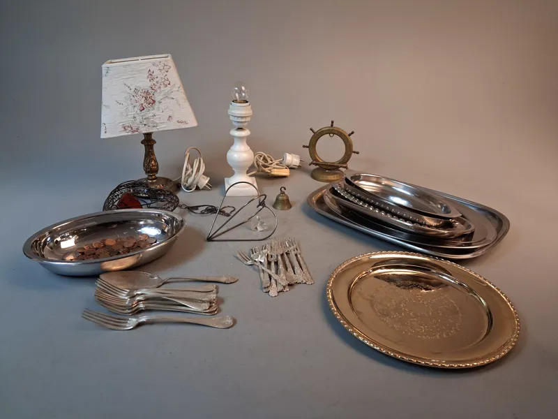 Diverse. Bl.a nysilver, rostfritt m.m.