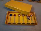 10 Samlarbilar & trafikmärken. Dinky Toys/Editions Atlas, originallådor.