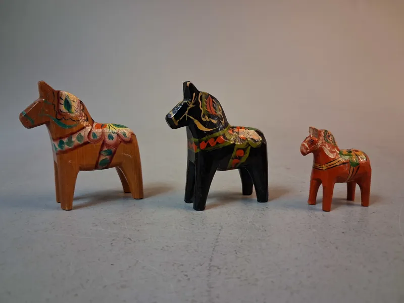 3 Dalahästar.