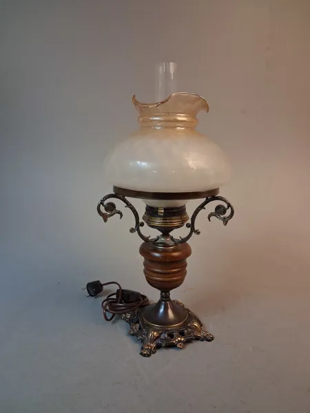 Belysning, bordslampa. Glas, trä, metall.